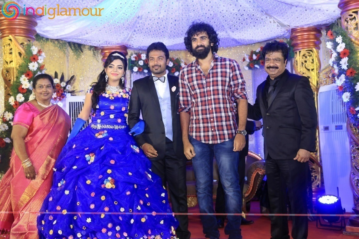Director R. Pandiarajan Son Prithvi Rajan And Akshaya Wedding Reception Stills Event hd photo