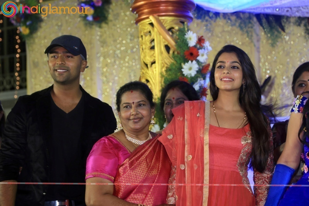 Director R. Pandiarajan Son Prithvi Rajan And Akshaya Wedding Reception Stills Event hd photo