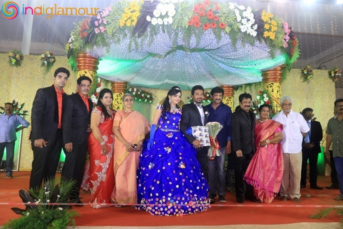 Director R. Pandiarajan Son Prithvi Rajan And Akshaya Wedding Reception Stills Event hd photo