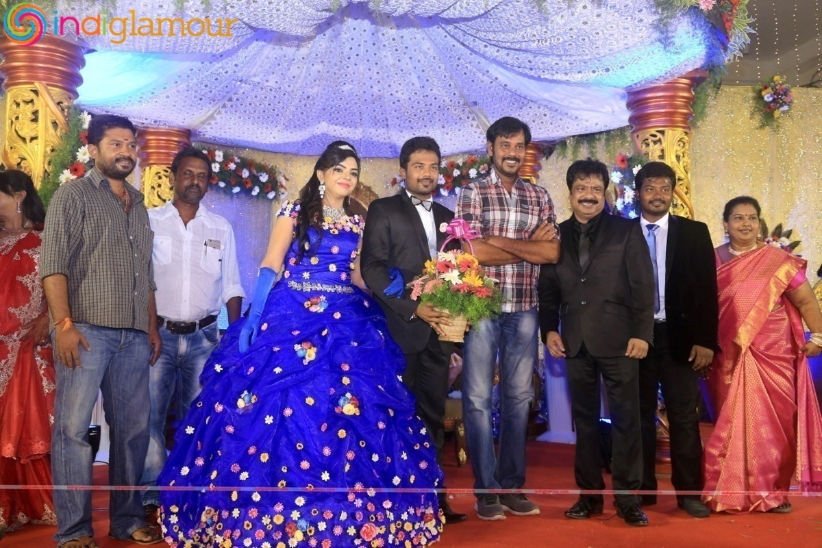 Director R. Pandiarajan Son Prithvi Rajan And Akshaya Wedding Reception Stills Event hd photo