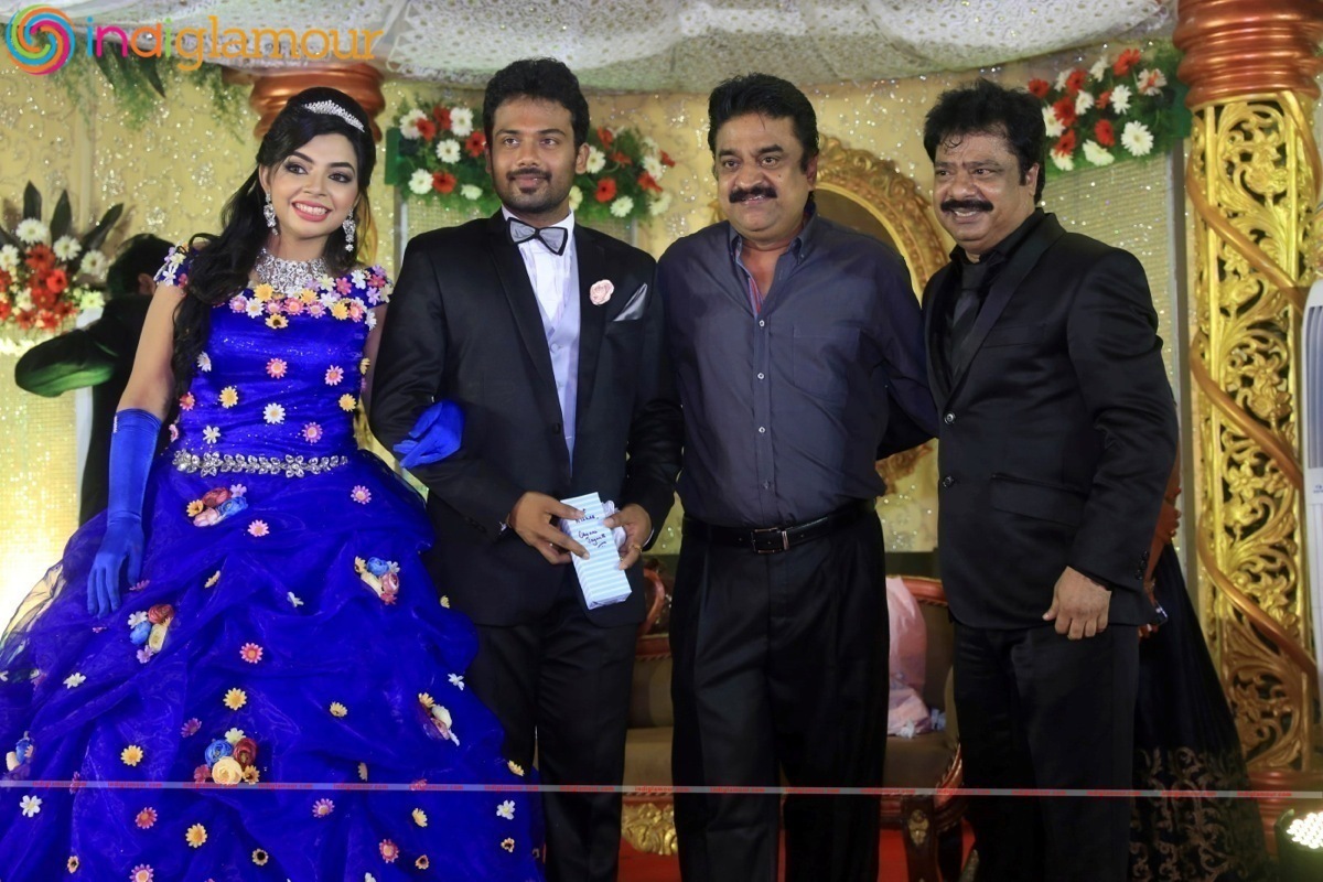 Director R. Pandiarajan Son Prithvi Rajan And Akshaya Wedding Reception Stills Event hd photo