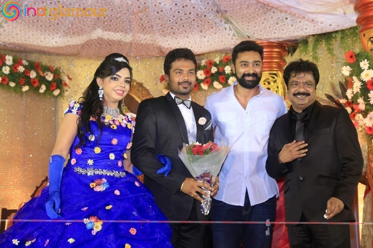 Director R. Pandiarajan Son Prithvi Rajan And Akshaya Wedding Reception Stills Event hd photo