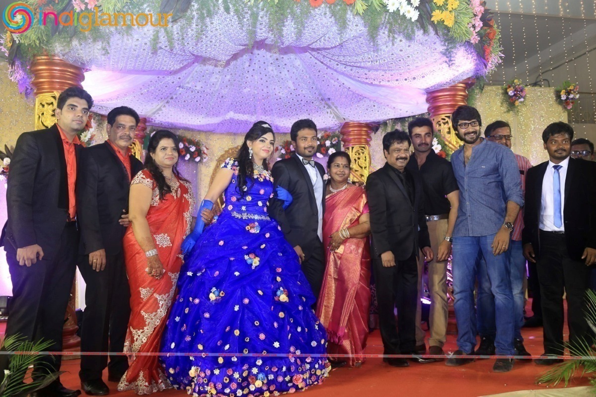 Director R. Pandiarajan Son Prithvi Rajan And Akshaya Wedding Reception Stills Event hd photo