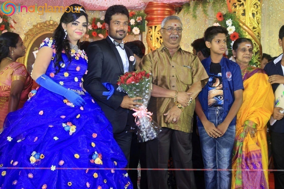 Director R. Pandiarajan Son Prithvi Rajan And Akshaya Wedding Reception Stills Event hd photo
