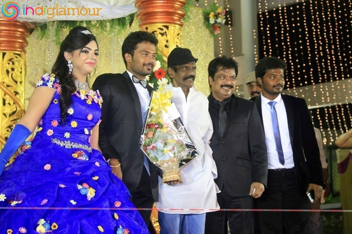Director R. Pandiarajan Son Prithvi Rajan And Akshaya Wedding Reception Stills Event hd photo