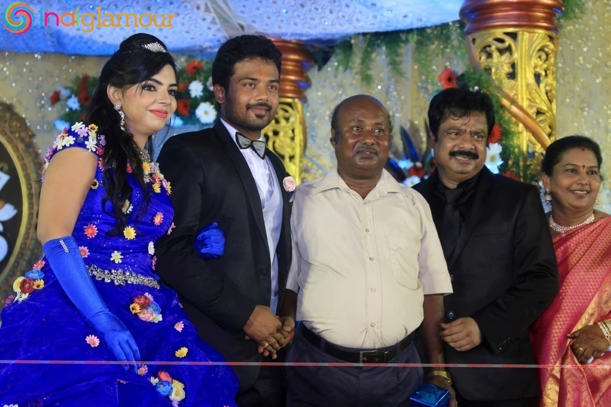 Director R. Pandiarajan Son Prithvi Rajan And Akshaya Wedding Reception Stills Event hd photo