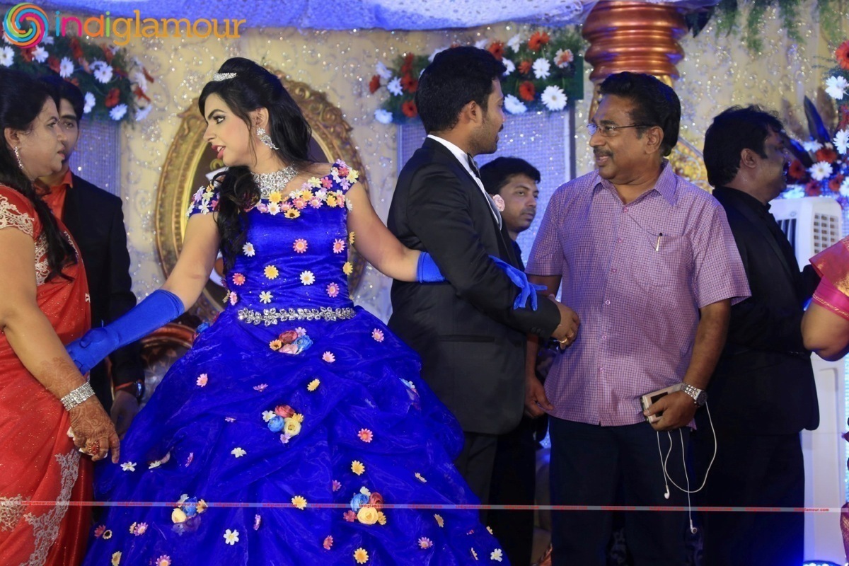 Director R. Pandiarajan Son Prithvi Rajan And Akshaya Wedding Reception Stills Event hd photo