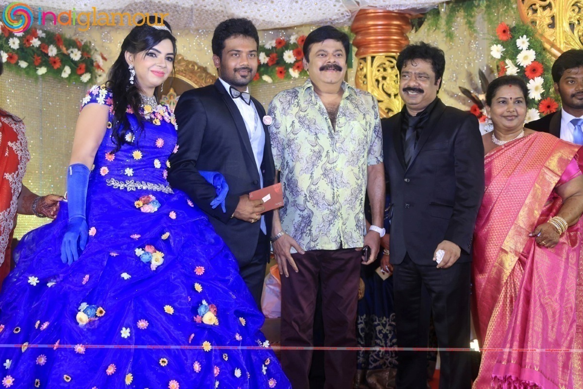Director R. Pandiarajan Son Prithvi Rajan And Akshaya Wedding Reception Stills Event hd photo