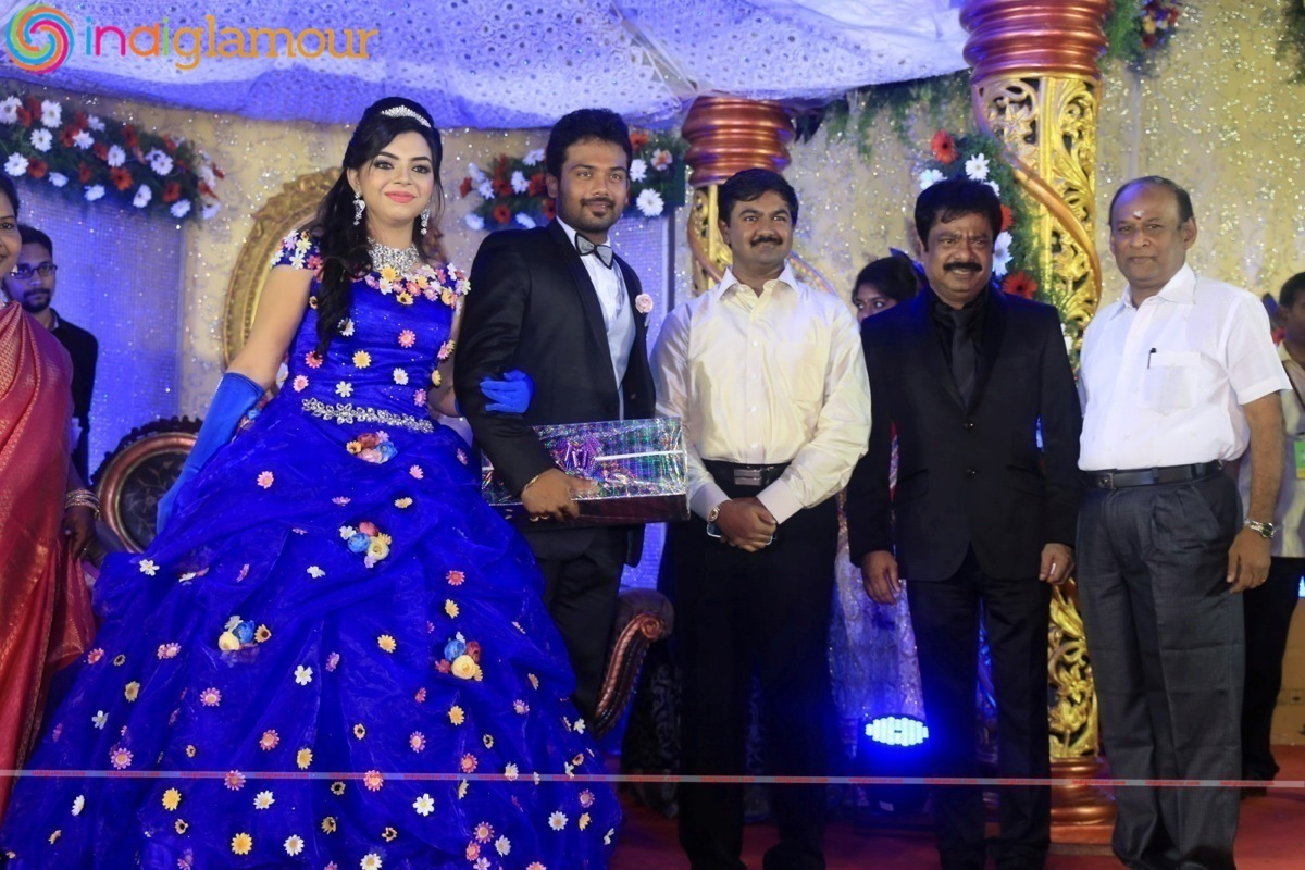 Director R. Pandiarajan Son Prithvi Rajan And Akshaya Wedding Reception Stills Event hd photo