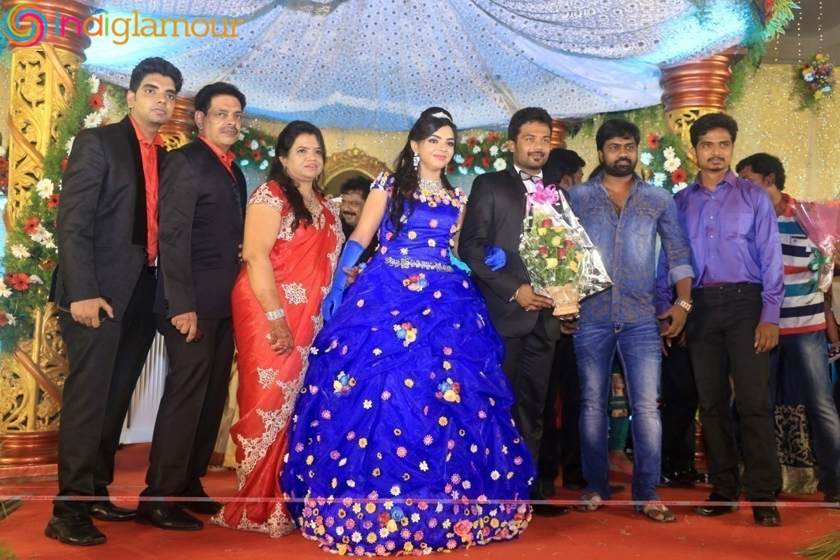 Director R. Pandiarajan Son Prithvi Rajan And Akshaya Wedding Reception Stills Event hd photo