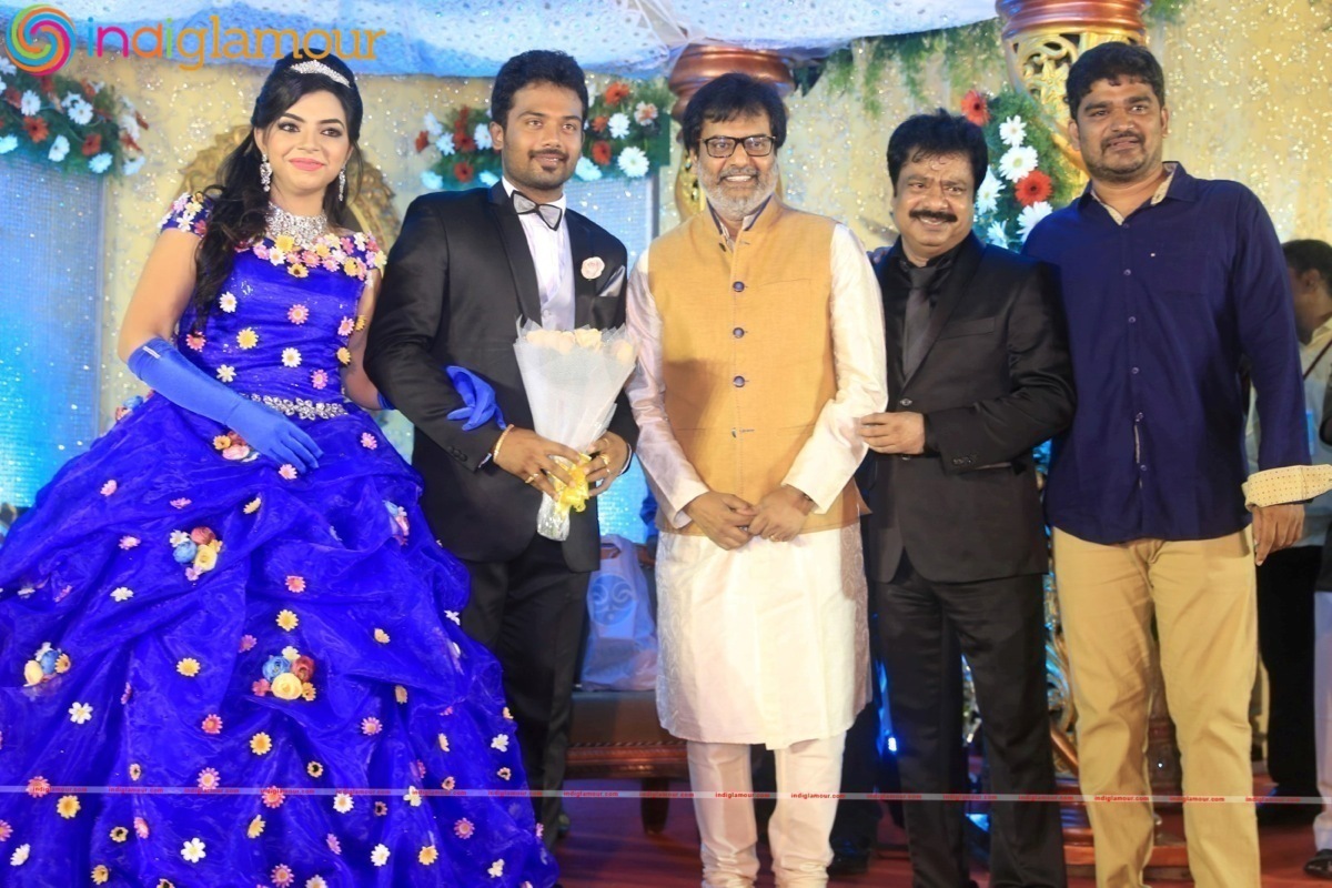 Director R. Pandiarajan Son Prithvi Rajan And Akshaya Wedding Reception Stills Event hd photo