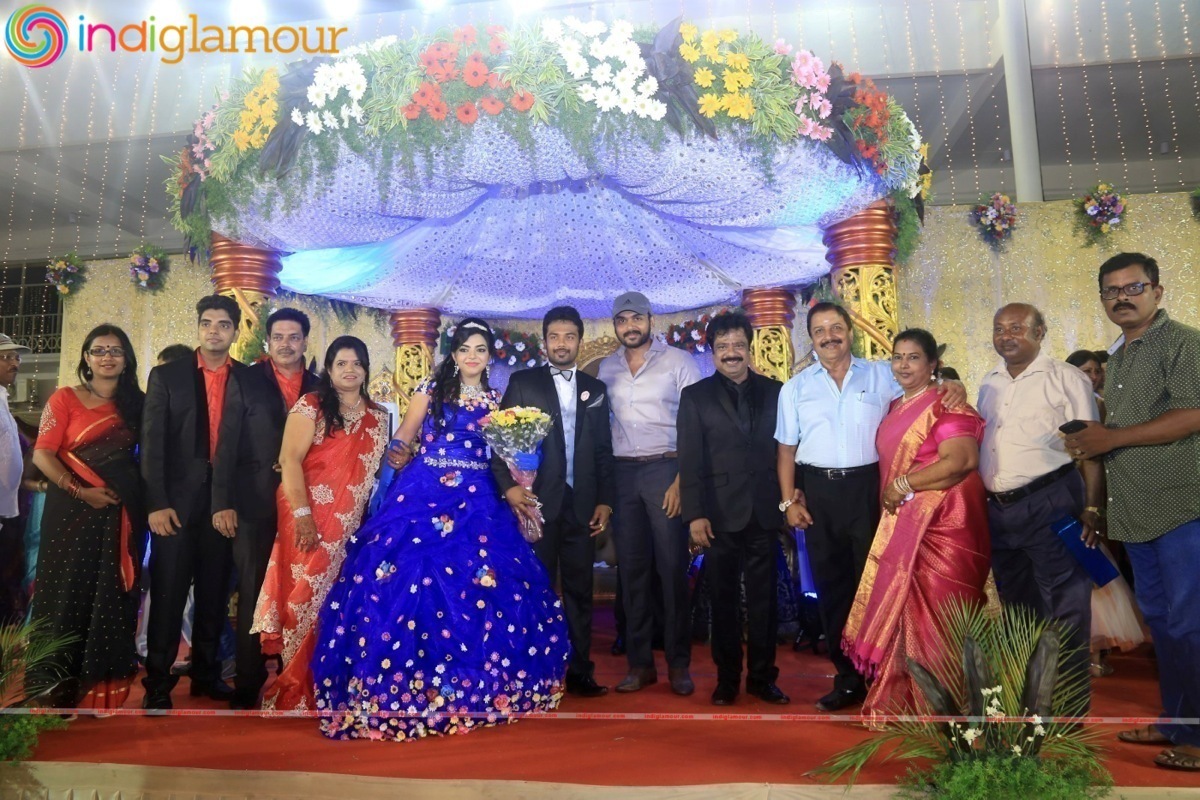 Director R. Pandiarajan Son Prithvi Rajan And Akshaya Wedding Reception Stills Event hd photo