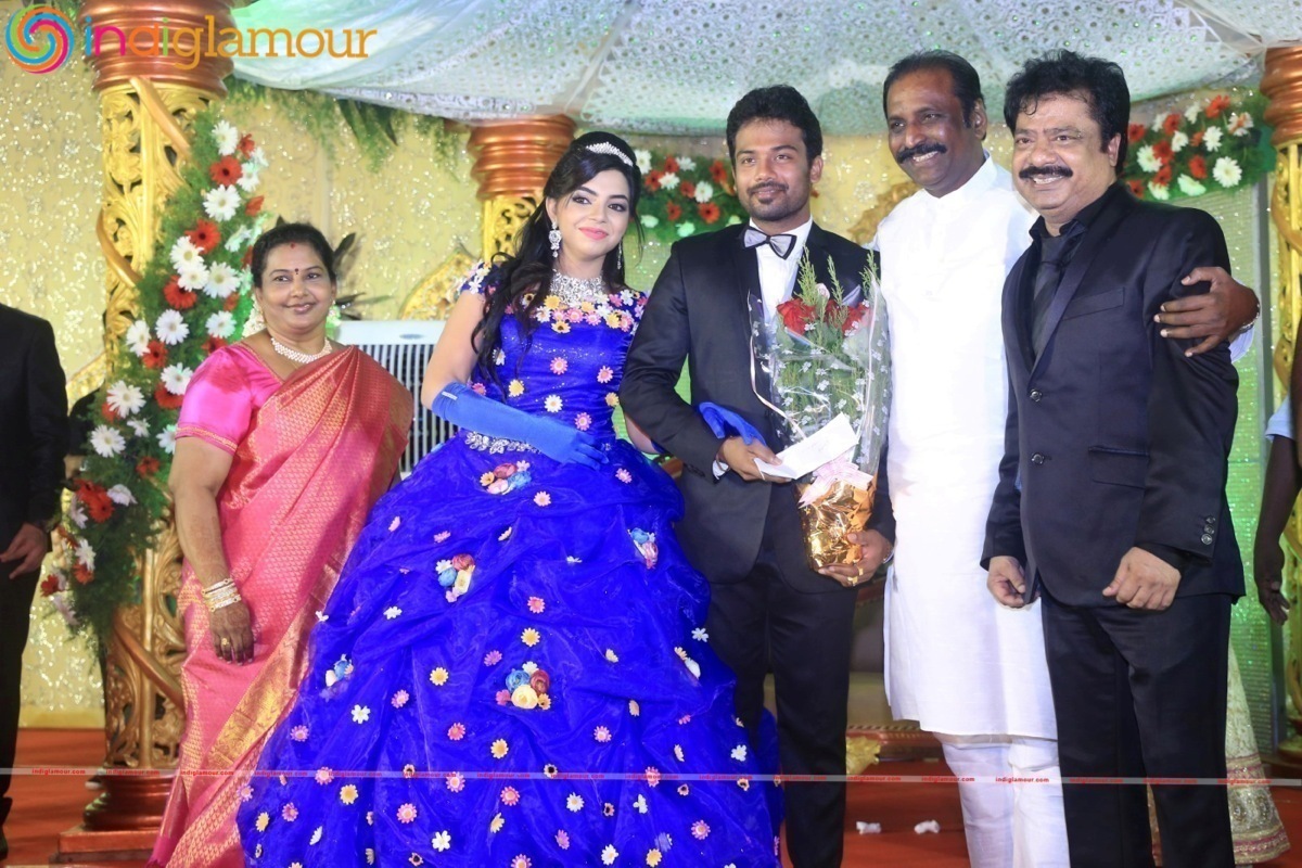 Director R. Pandiarajan Son Prithvi Rajan And Akshaya Wedding Reception Stills Event hd photo