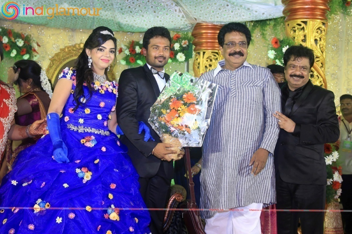 Director R. Pandiarajan Son Prithvi Rajan And Akshaya Wedding Reception Stills Event hd photo