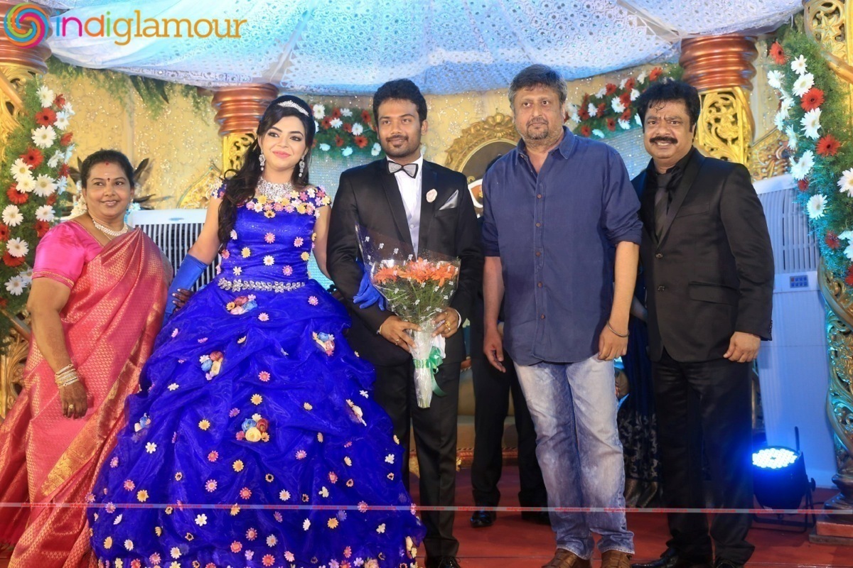 Director R. Pandiarajan Son Prithvi Rajan And Akshaya Wedding Reception Stills Event hd photo