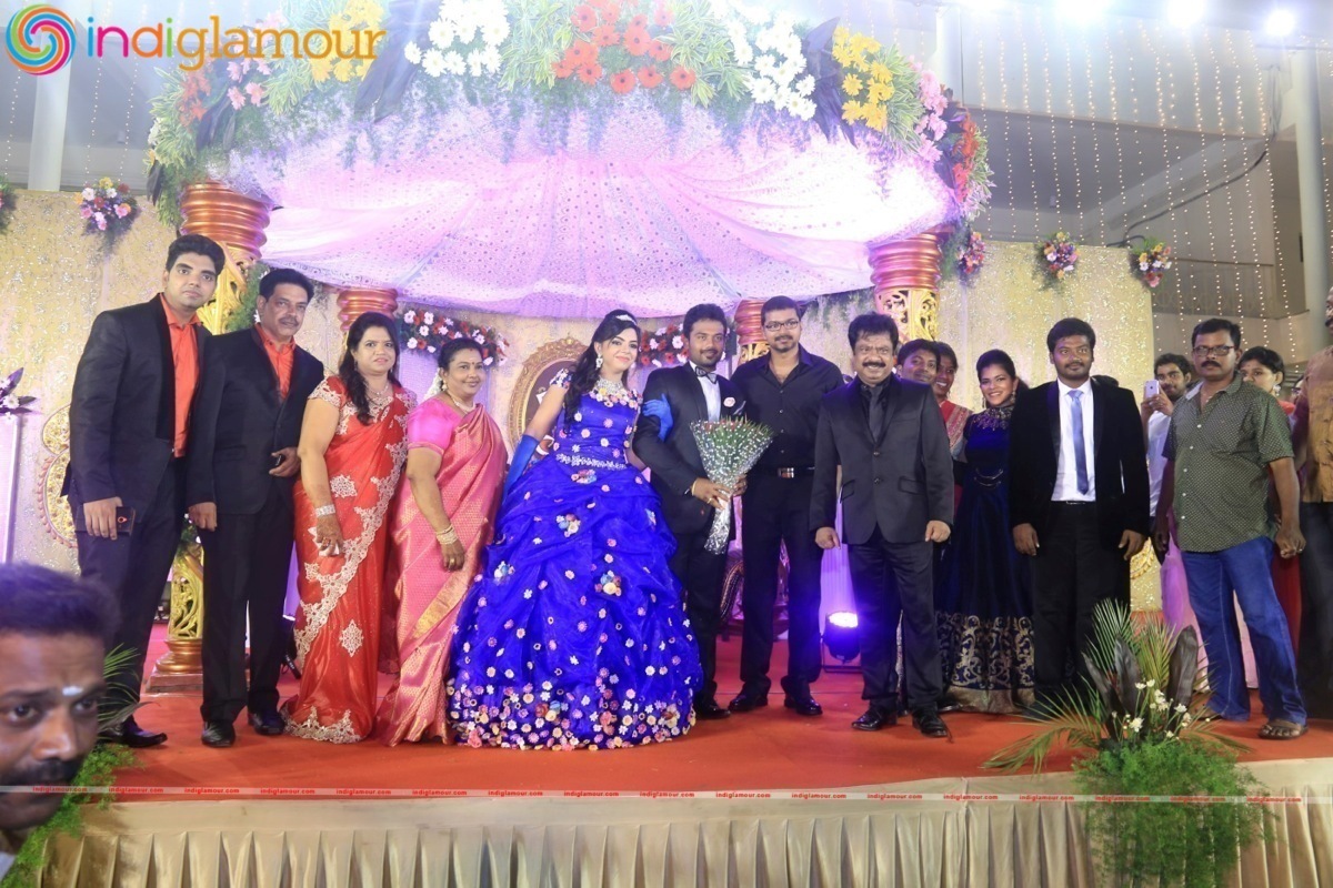 Director R. Pandiarajan Son Prithvi Rajan And Akshaya Wedding Reception Stills Event hd photo