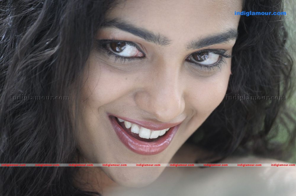 Nithya Menon Actress hd photo