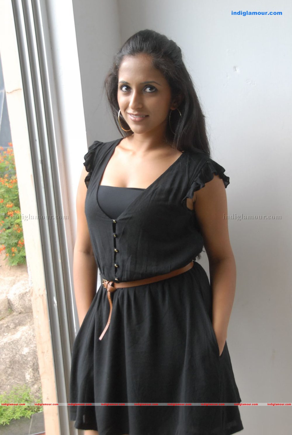 Aashika Actress hd photo