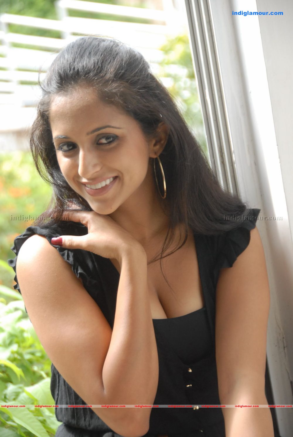 Aashika Actress hd photo