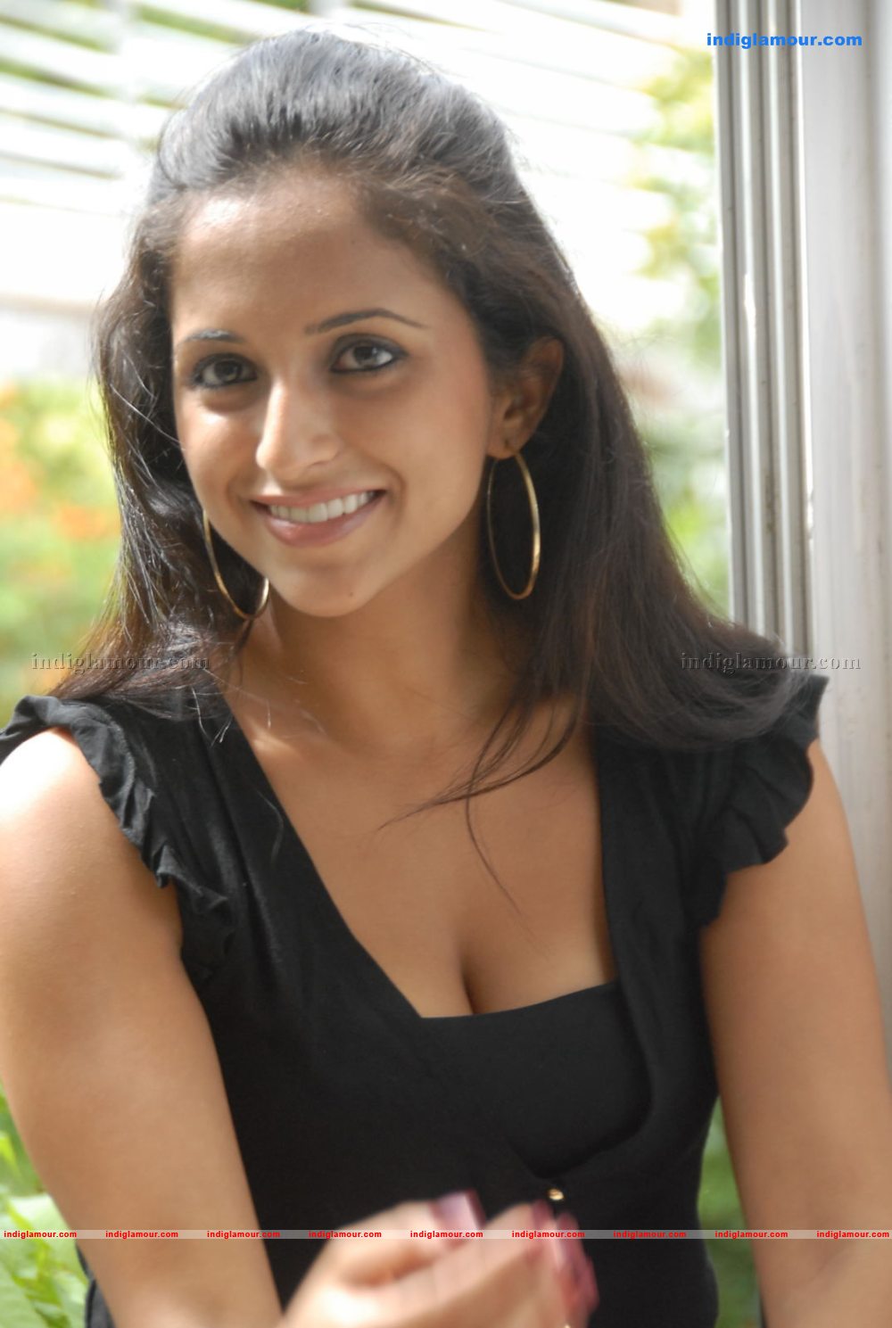 Aashika Actress hd photo