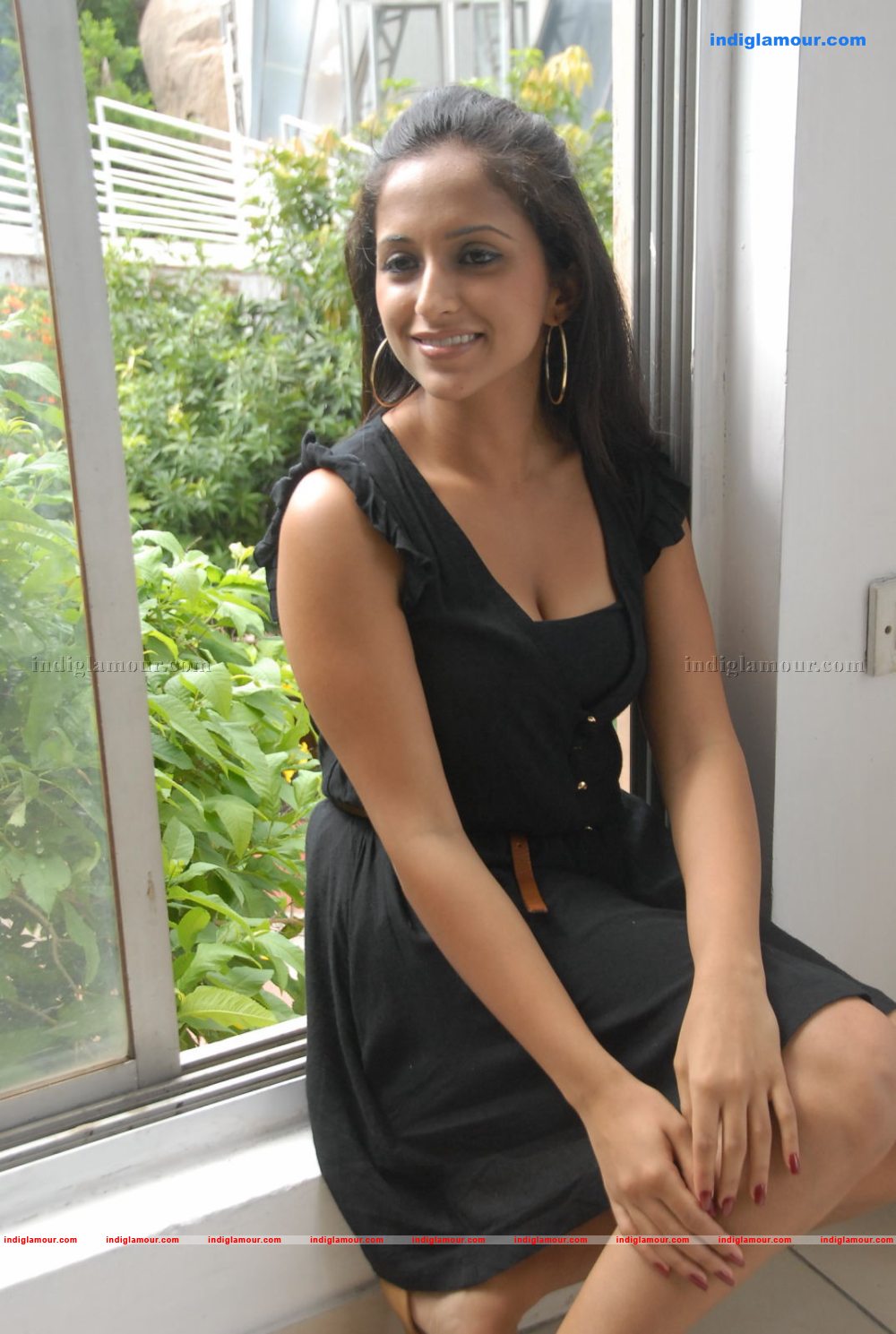 Aashika Actress hd photo