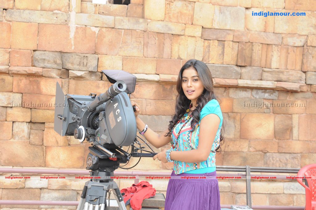 Poorna Actress hd photo