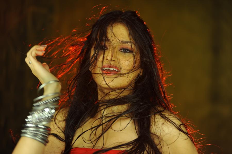 Thasha Actress hd photo
