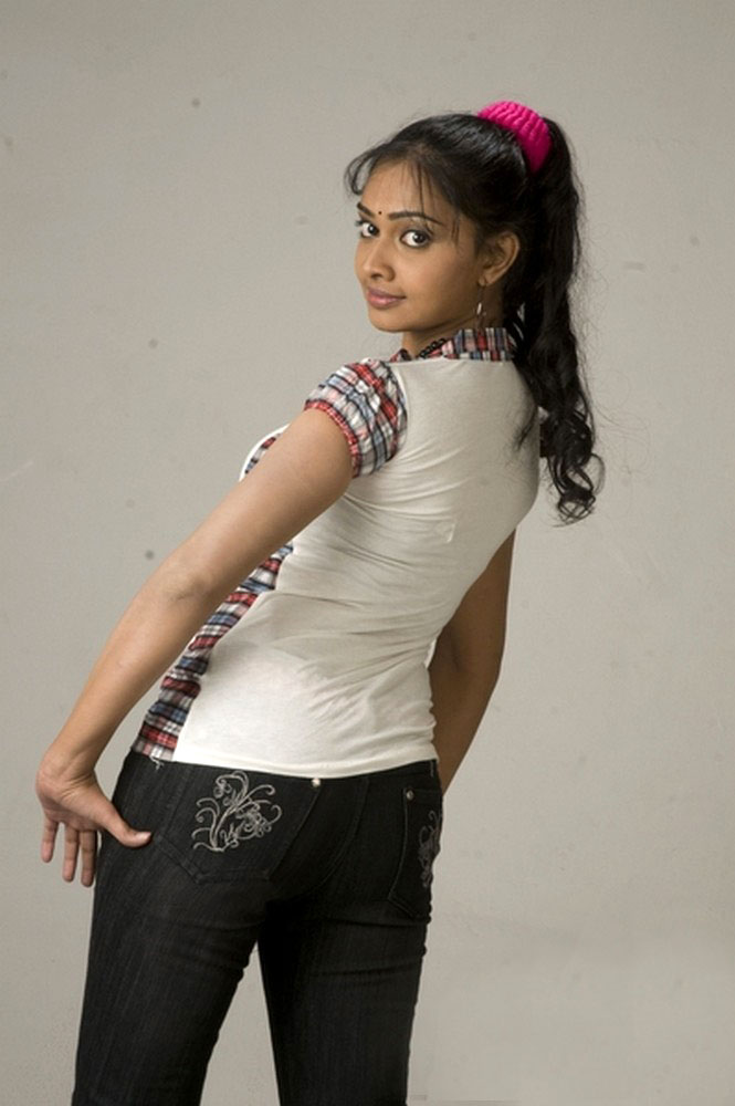 Divya Padmini Actress hd photo