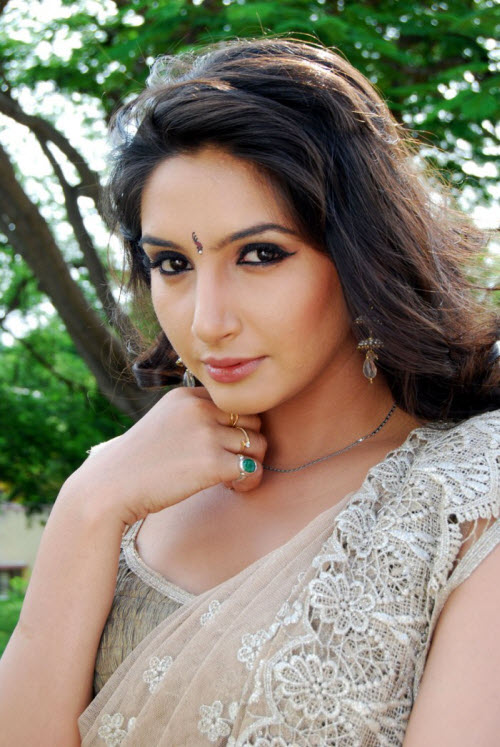 Ragini Dwivedi Actress hd photo