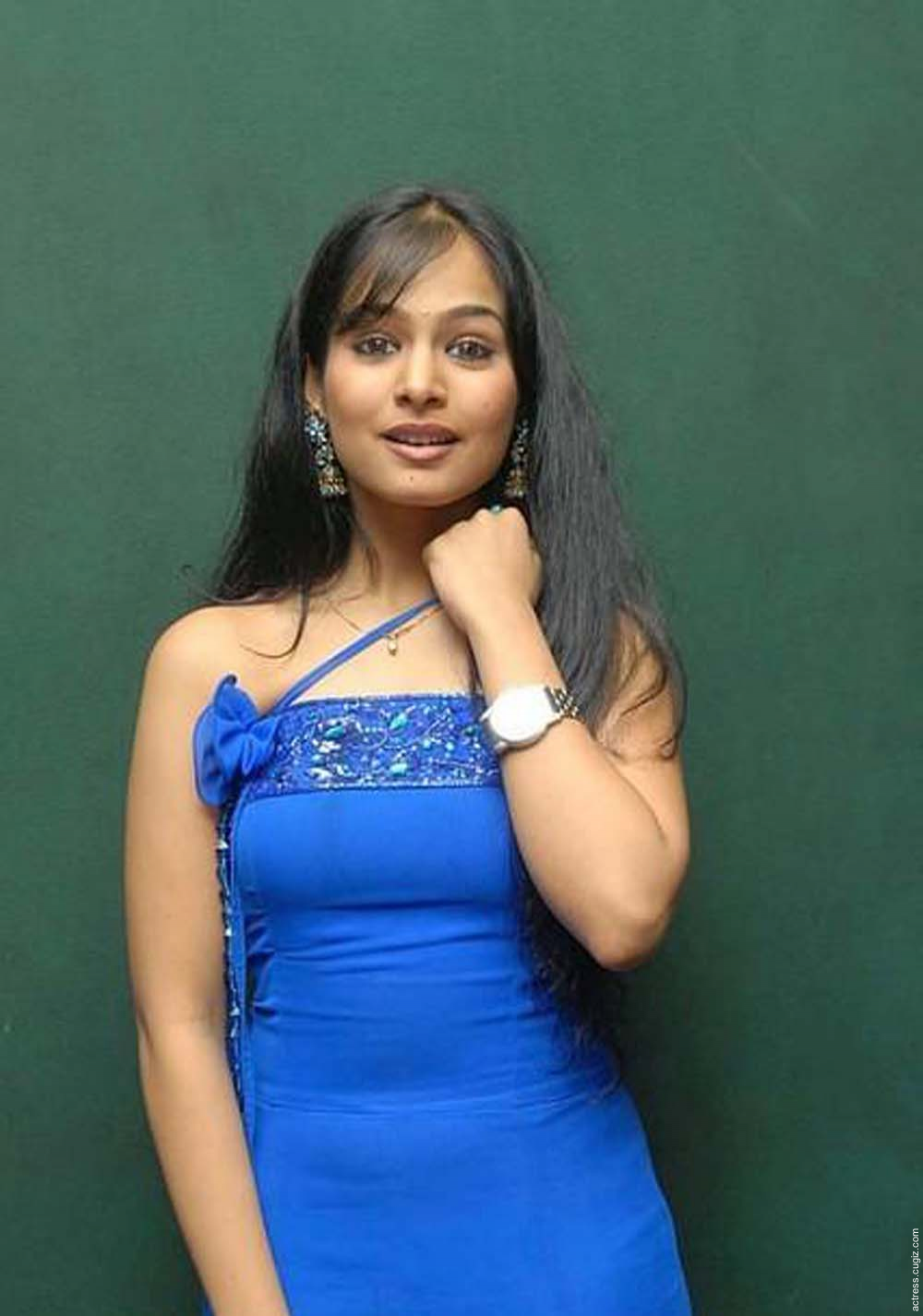 Poornitha Actress hd photo