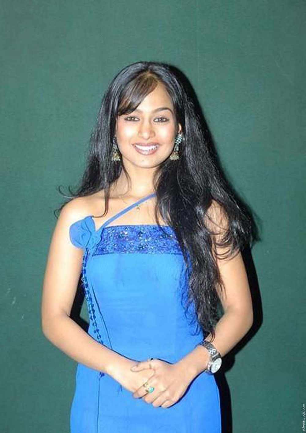 Poornitha Actress hd photo
