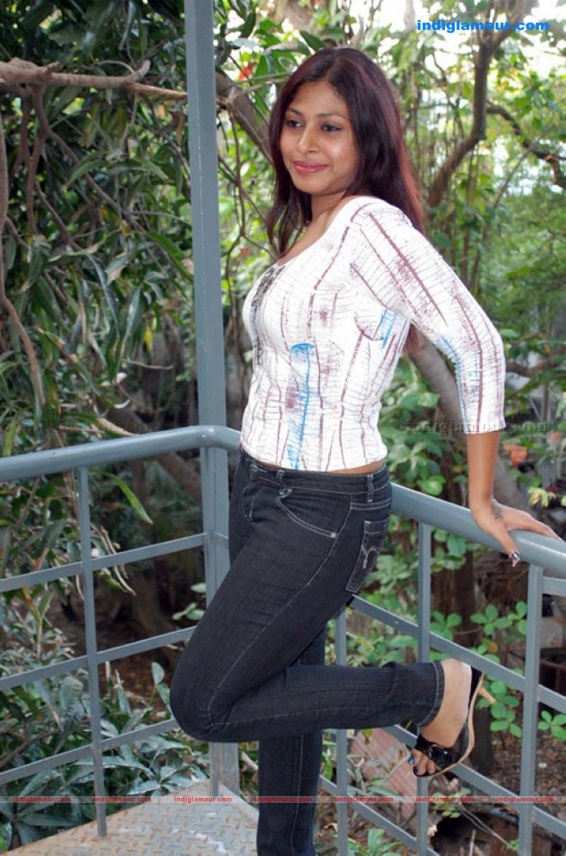 Steepy Actress hd photo