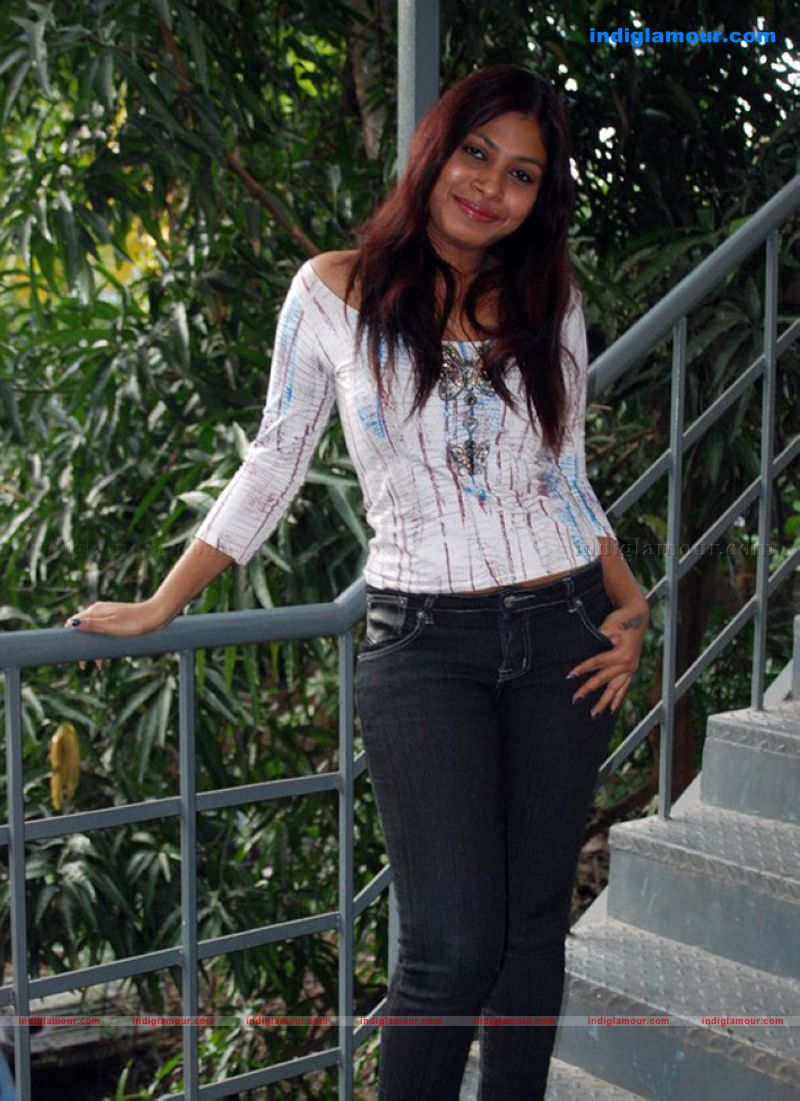 Steepy Actress hd photo