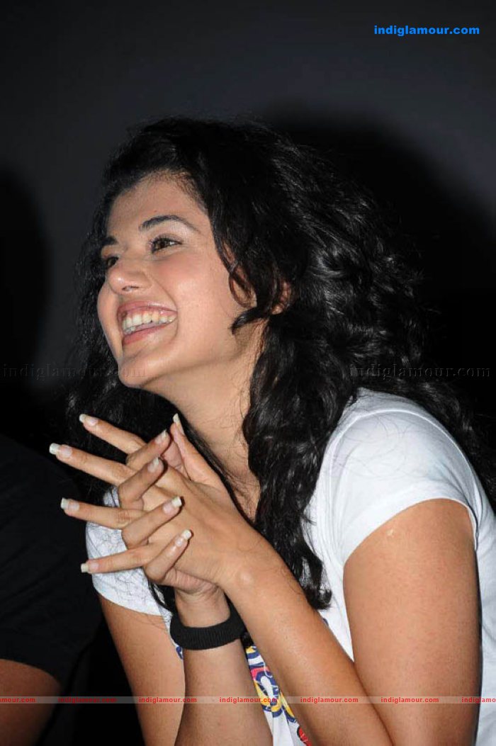 Tapsee Actress hd photo