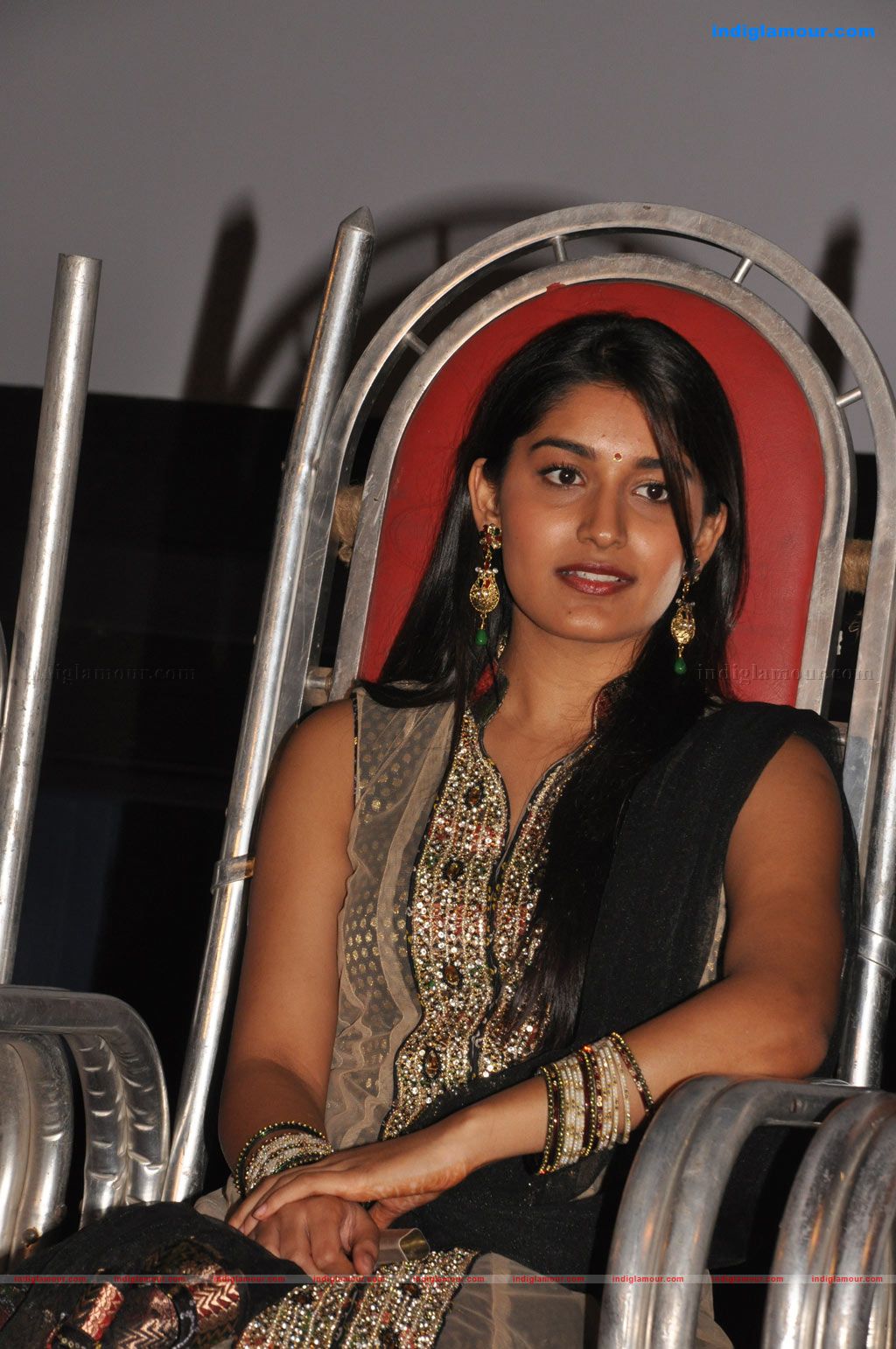 Uthara  Actress hd photo