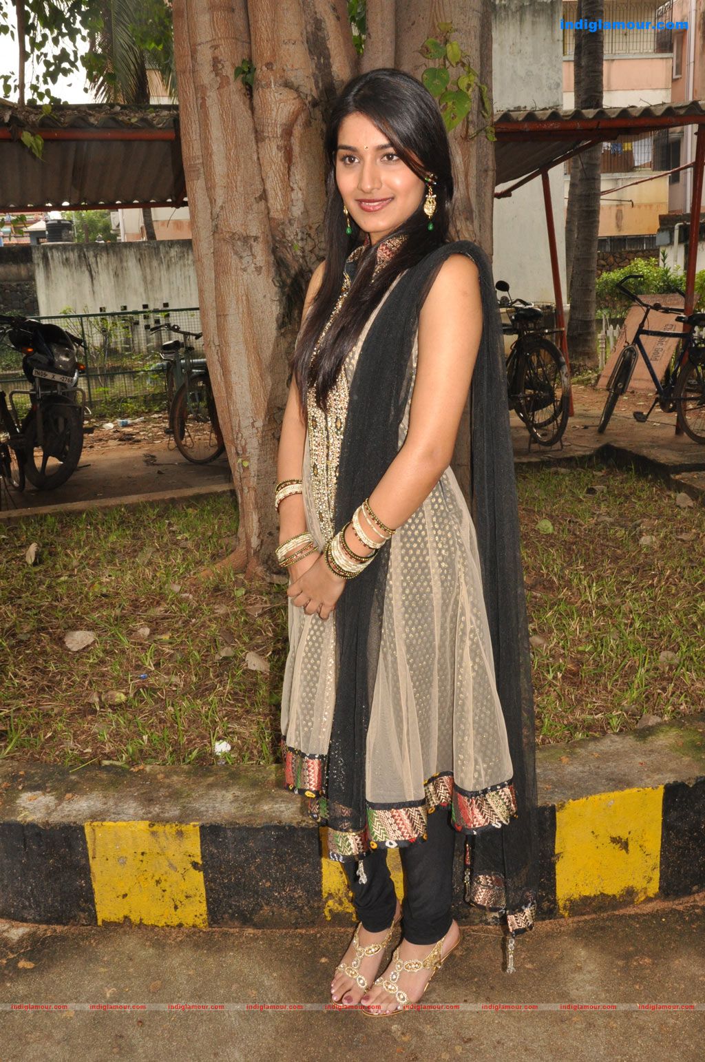 Uthara  Actress hd photo