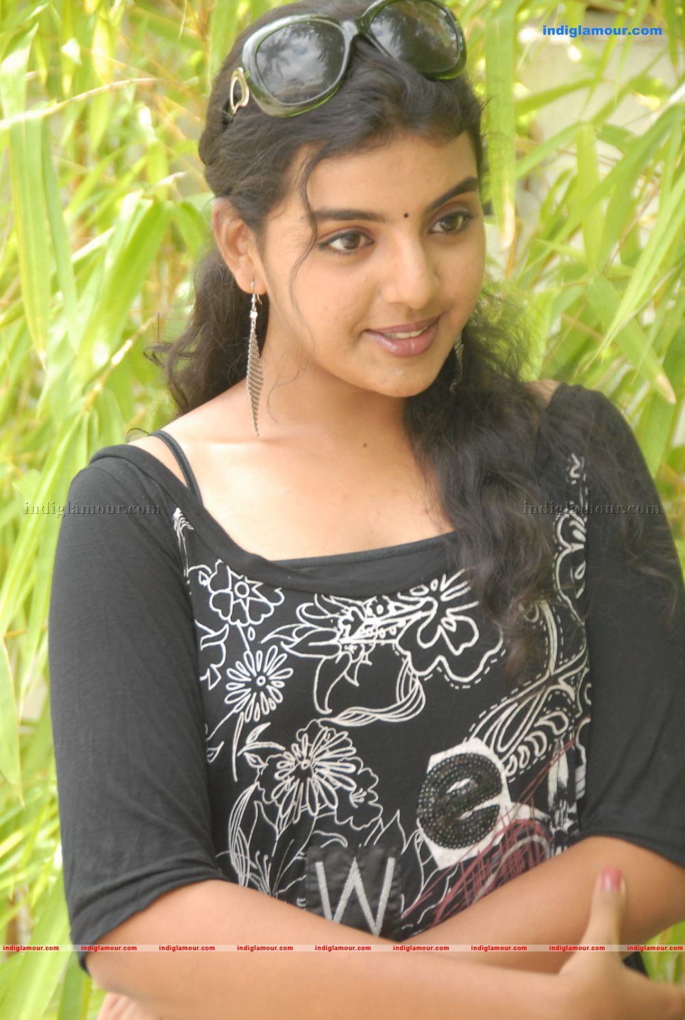 Divya Nagesh Actress hd photo
