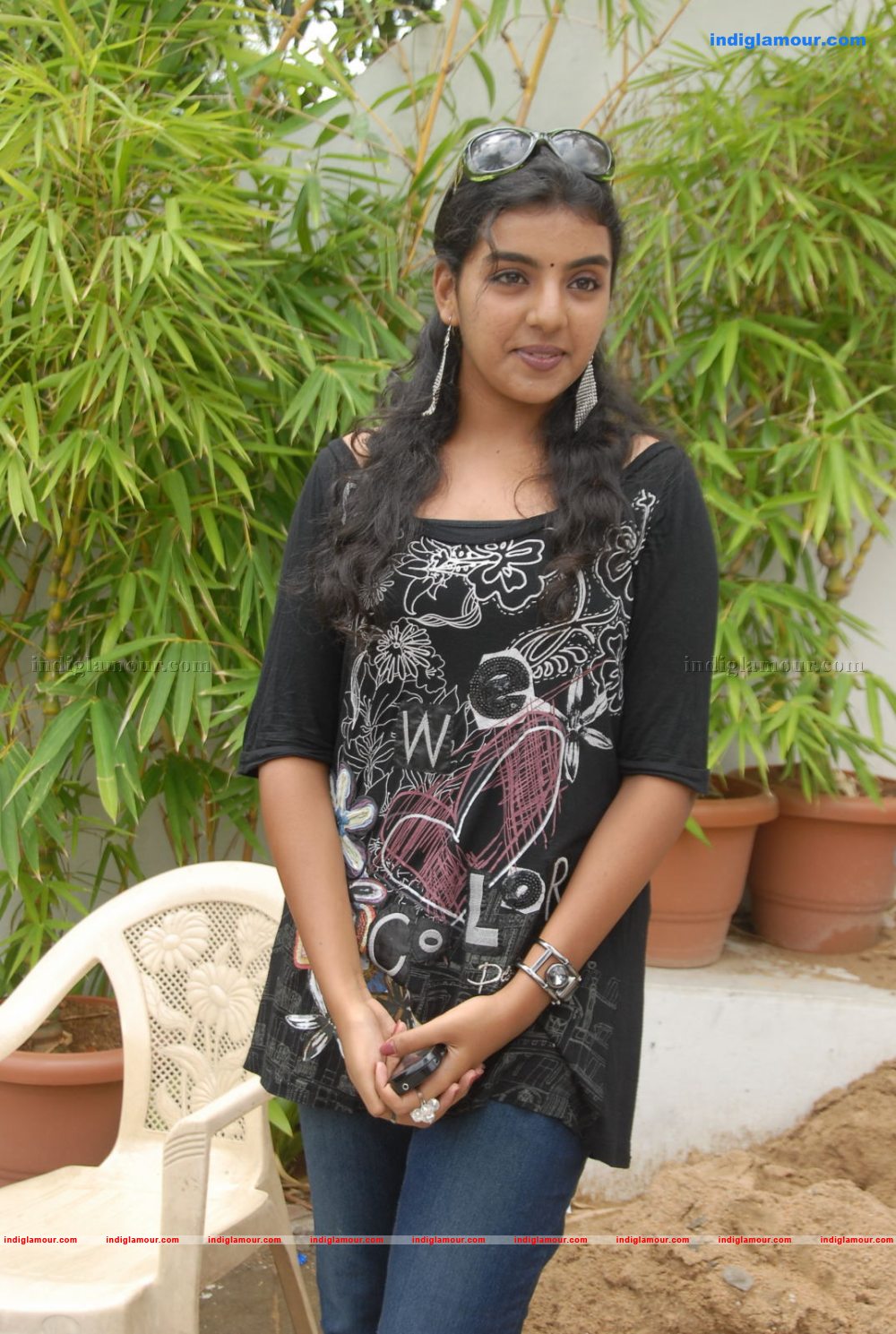 Divya Nagesh Actress hd photo