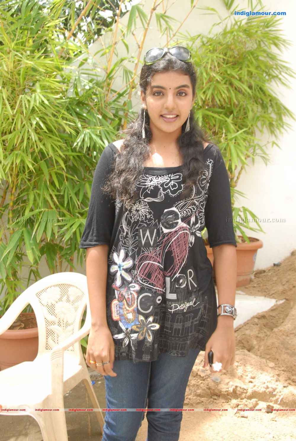 Divya Nagesh Actress hd photo