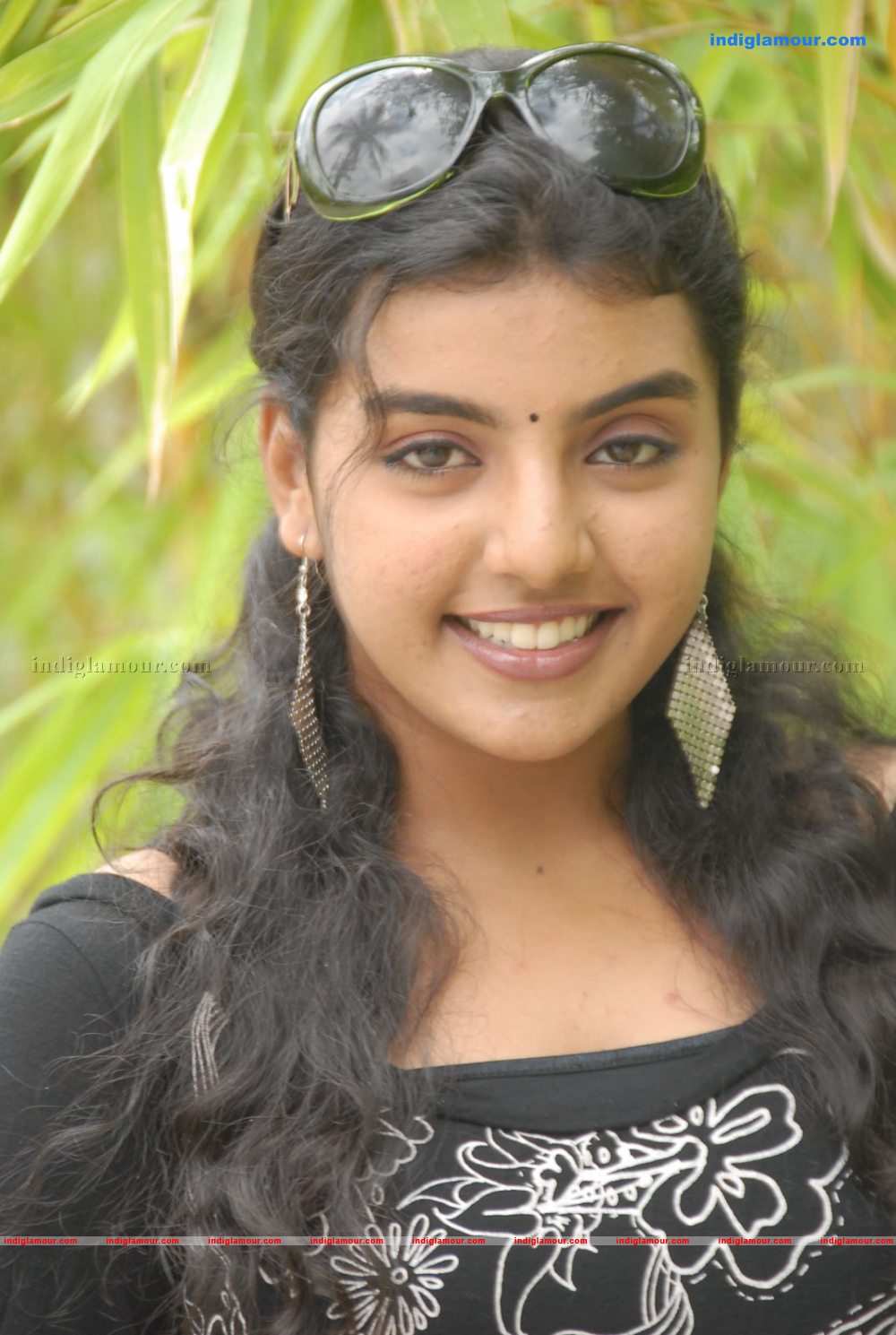 Divya Nagesh Actress hd photo