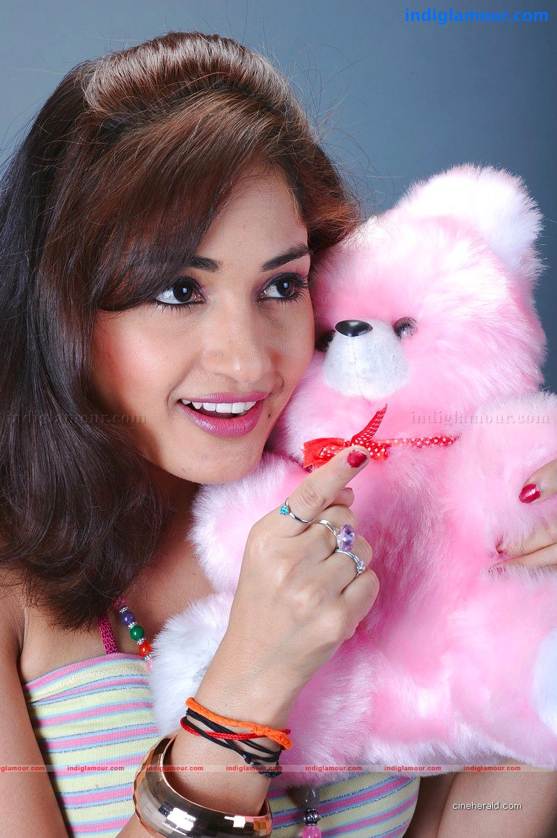 Madhavi Latha Actress hd photo