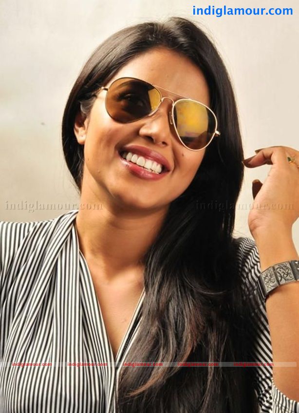 Poorna Actress hd photo