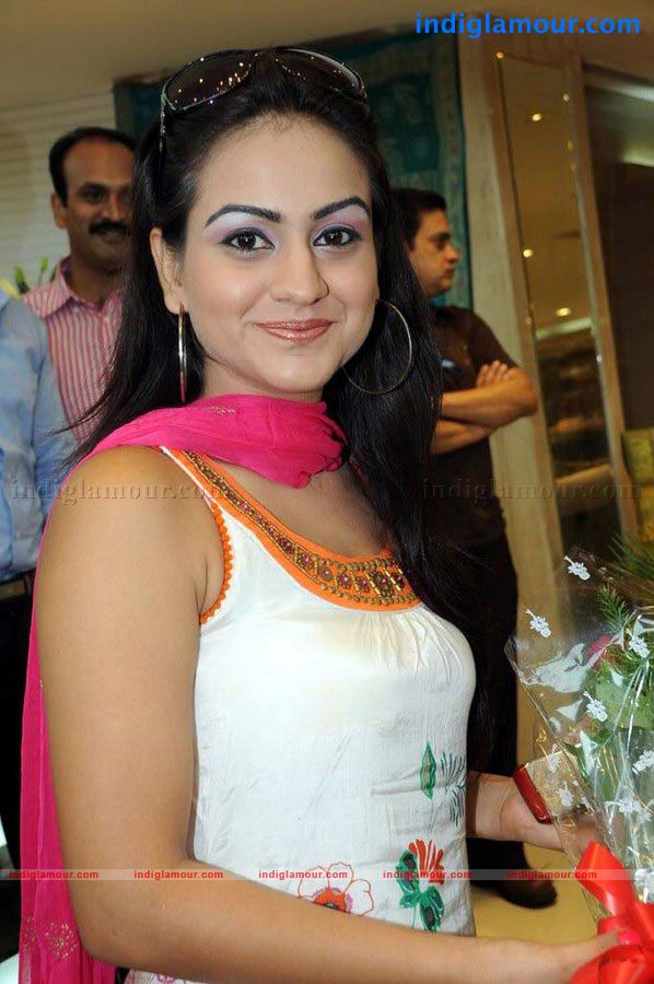 Aksha Actress hd photo