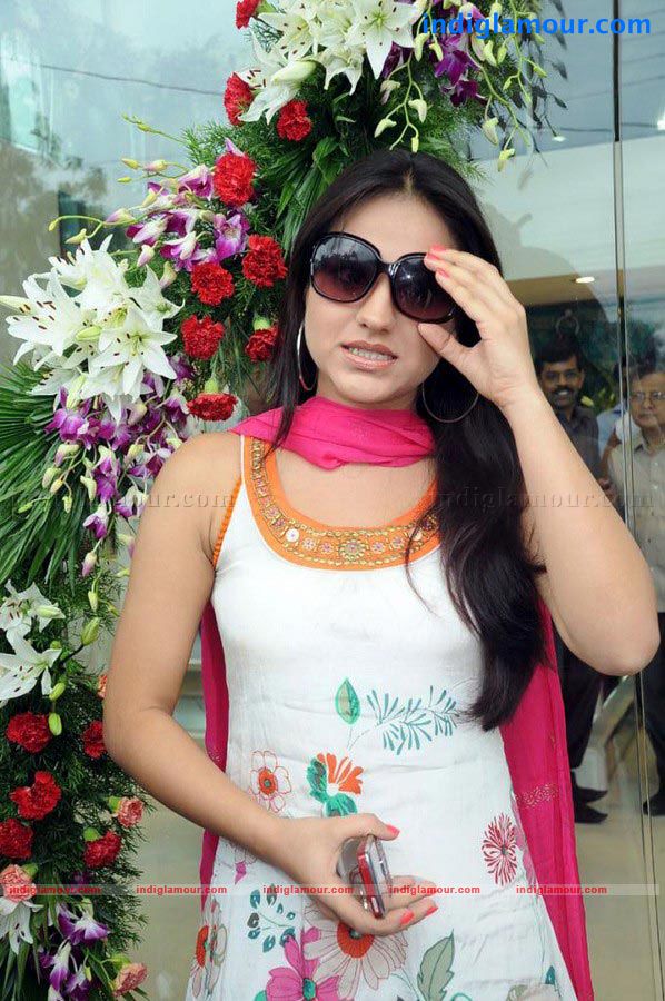 Aksha Actress hd photo