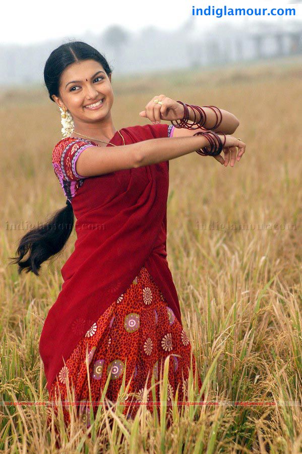 Saranya Mohan Actress hd photo