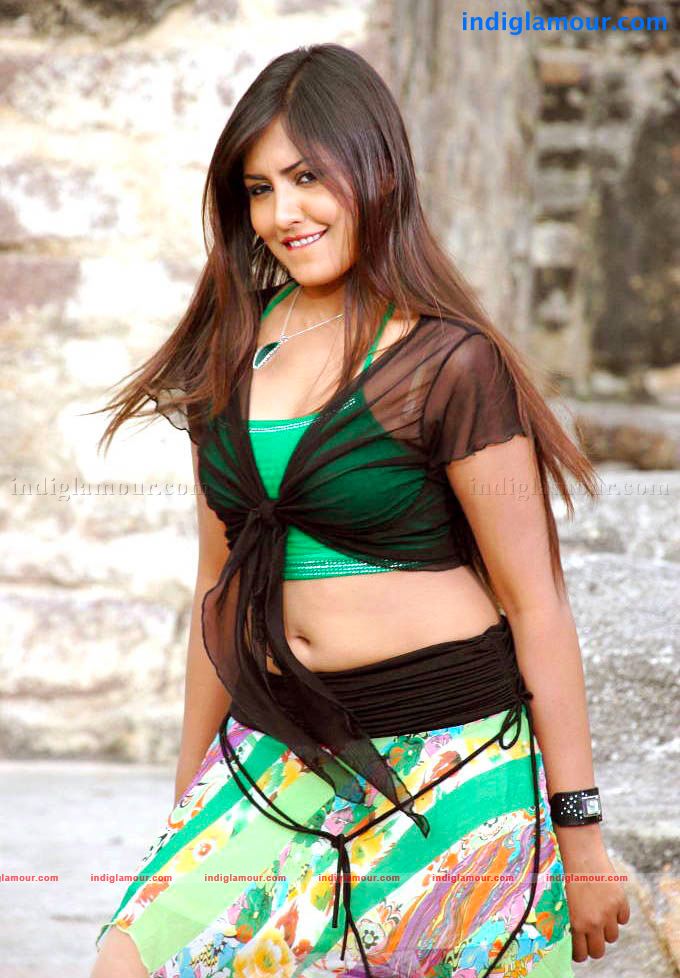 Madhu Shalini Actress hd photo