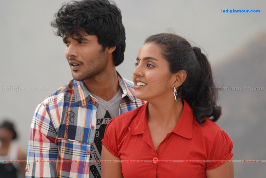 Divya Nagesh Actress hd photo