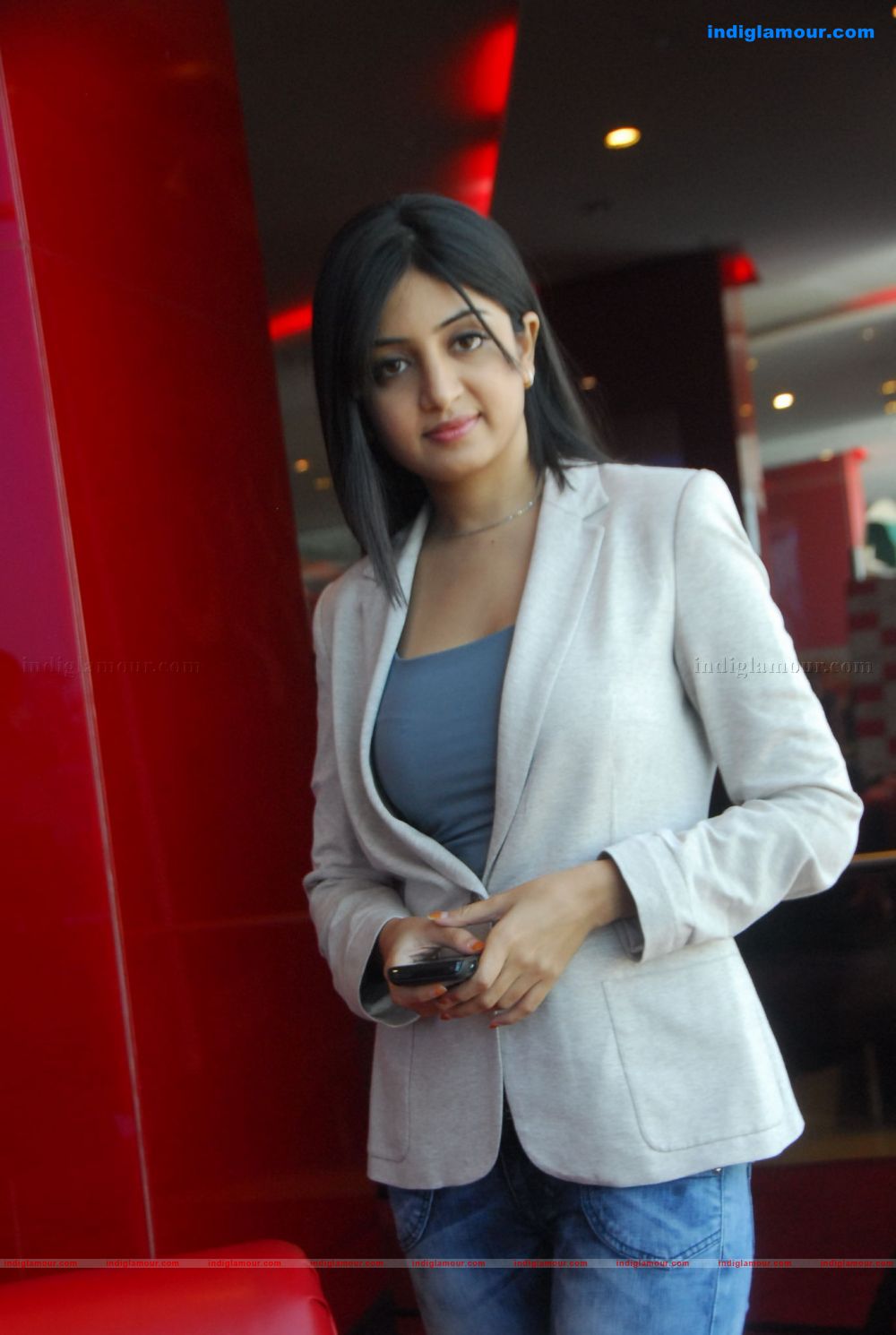 Poonam Kaur Actress hd photo