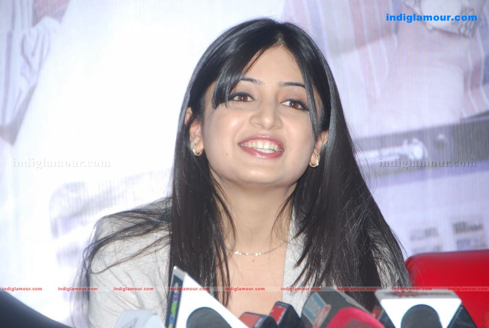 Poonam Kaur Actress hd photo