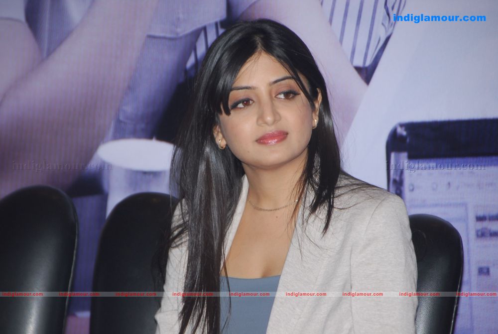 Poonam Kaur Actress hd photo